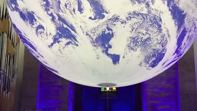 „GAIA, erlebe das blaue Wunder“ in der Stadtkirche